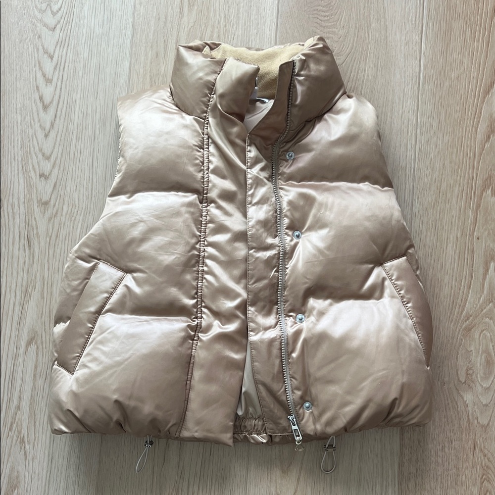 Beyond Yoga Gold Puffer Vest size xs